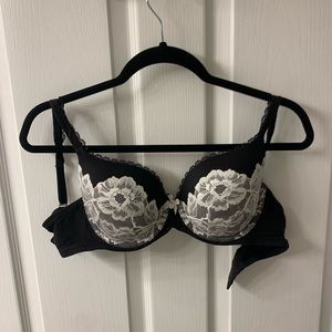 EUC Victoria Secret Line Demi Bra